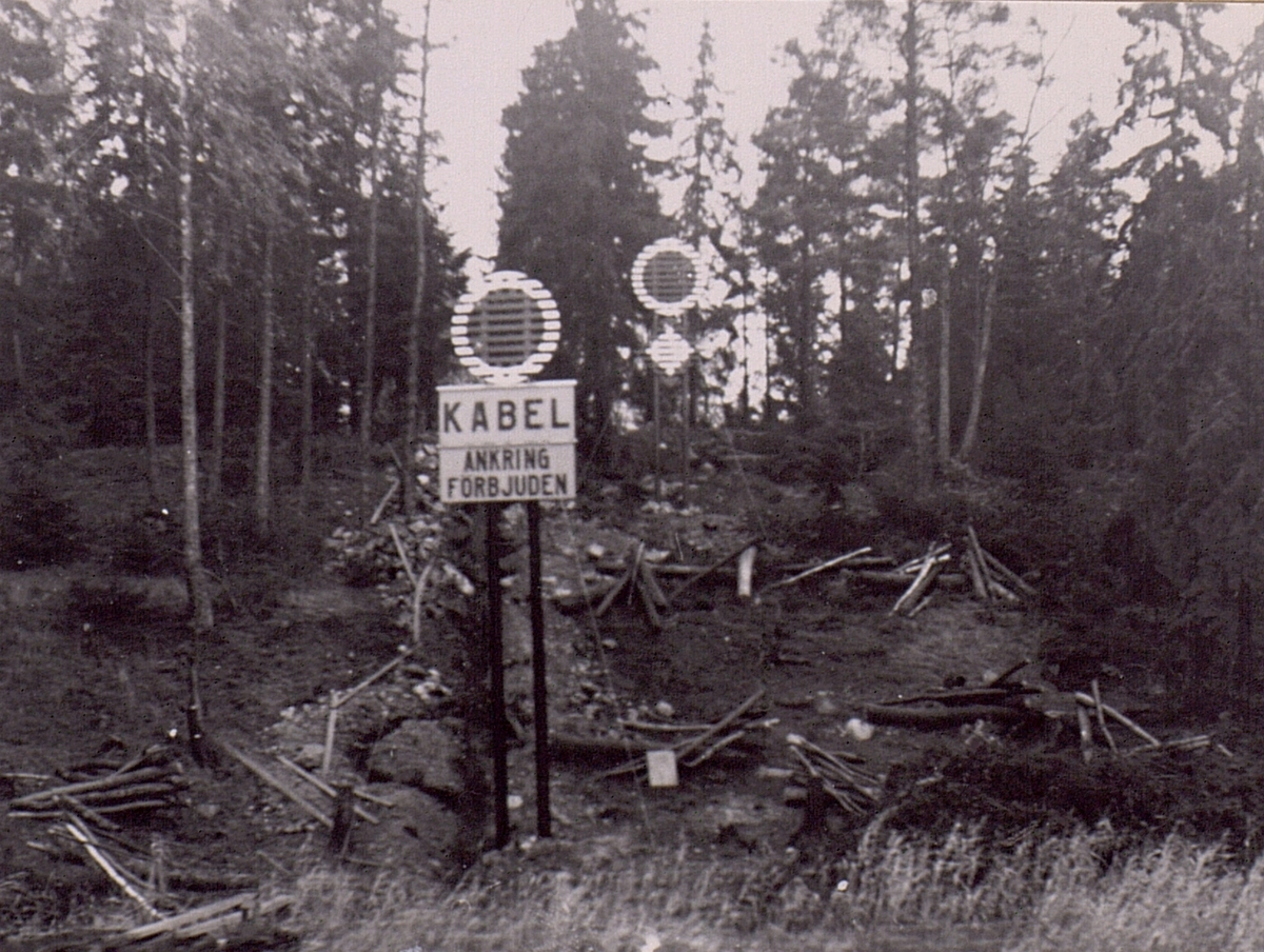 Utläggning av koaxialvattenkabel över Görväln 1949. "Ankring förbjuden".
