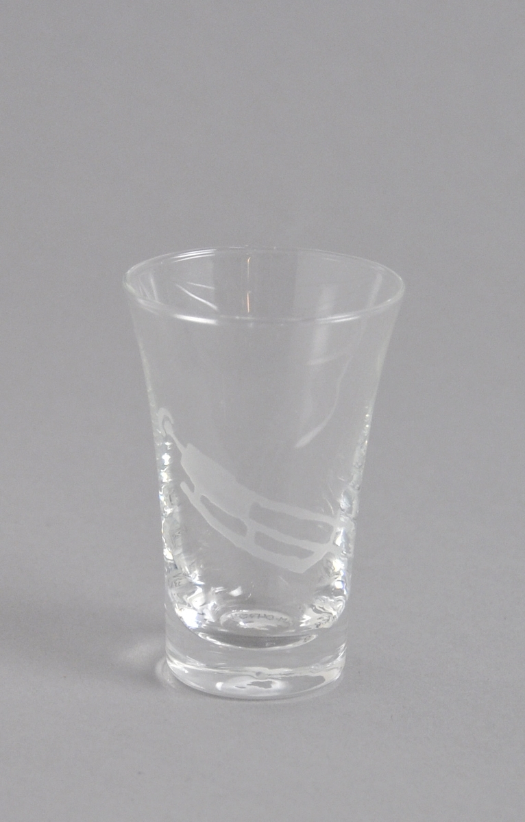 Dramglass med frostet piktogram som forestiller en utøver i aking.