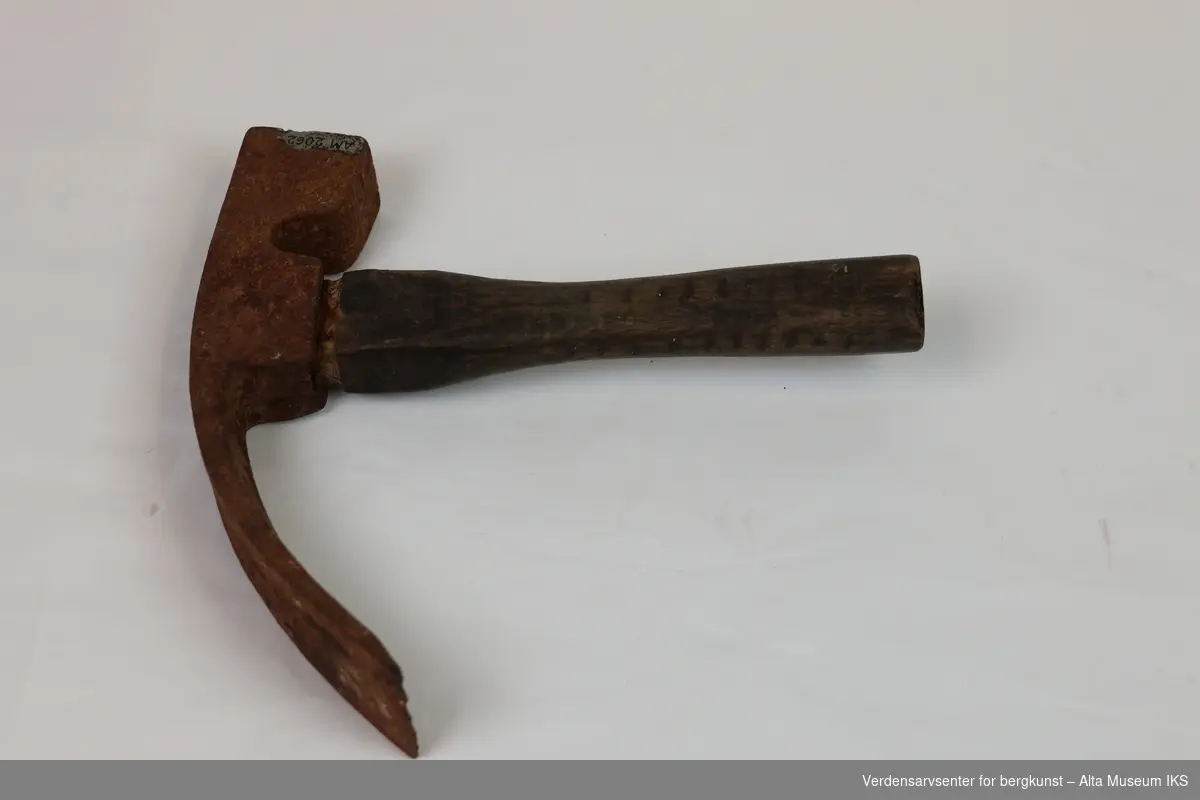 Hammer for tønnebånd - Verdensarvsenter for bergkunst – Alta Museum IKS ...