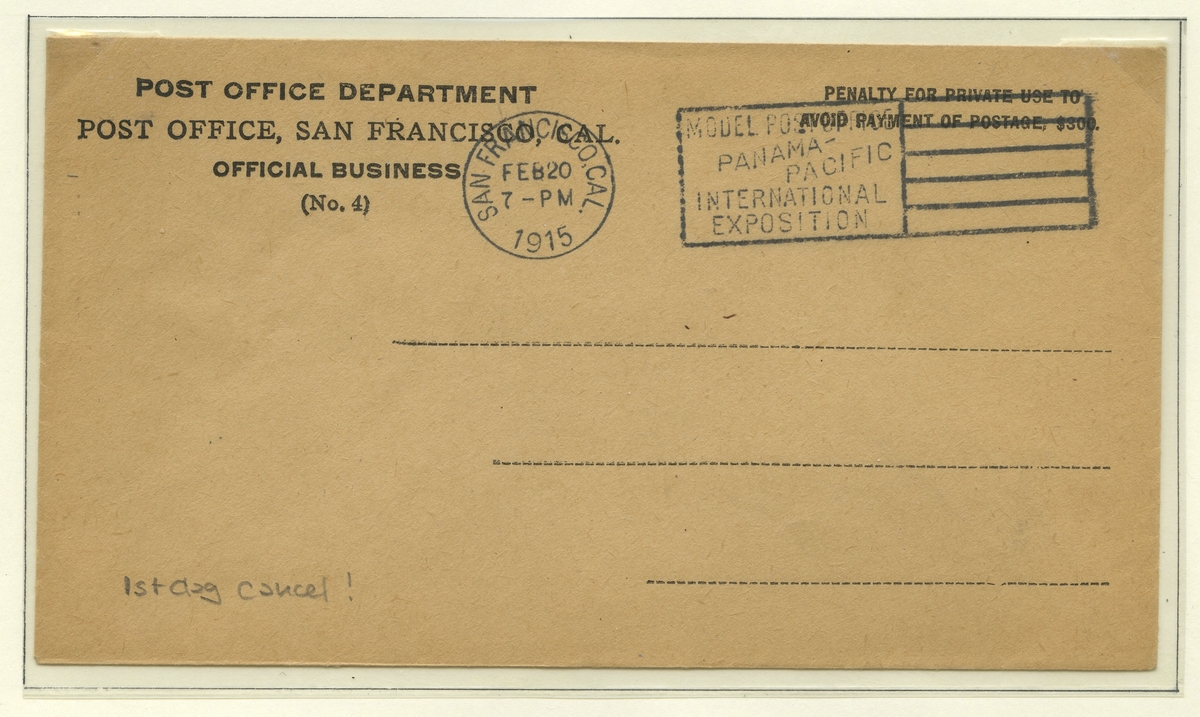 En konvolutt med rødt frimerke med portrett av Washington og et stemplet postkort montert på A4 albumside.