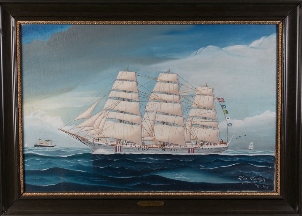 Skipsportrett av fullrigger EDON for fulle seil i åpne sjø. Skipet fører nasjonalietsmerke malt på skutesiden samt et dampskip med tre skorsteiner sees til venstre i maleriet.
