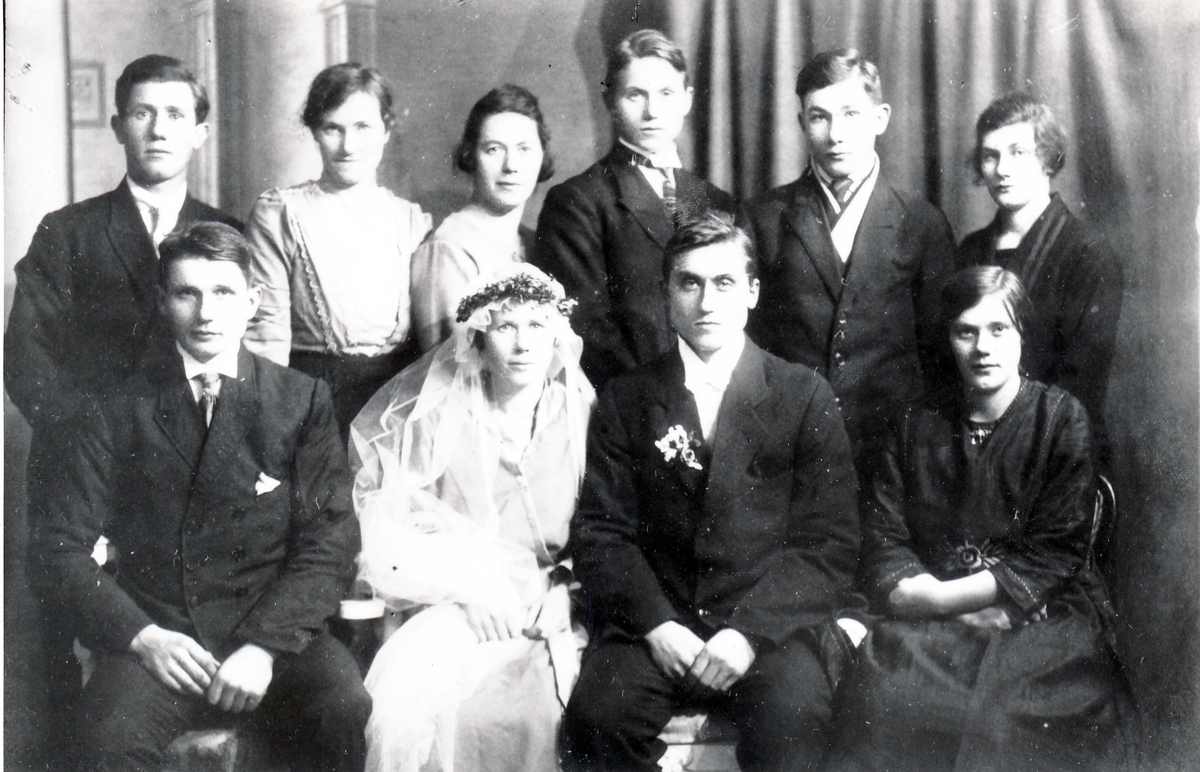 Brudeparet Karen og Daniel Teodorsen, Sollia , Tranøy. 1920-25