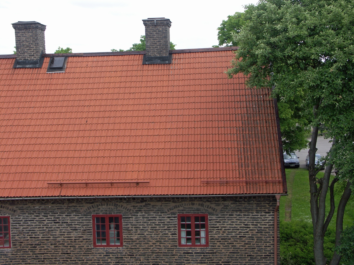 Antikvarisk besiktning, Änkehusets takfall mot söder efter utförda åtgärder, Änkehuset, Söderfors, Söderfors socken, Uppland 2012.