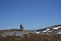 En liten varde på toppen av Smølerinden i Langeidsheia.