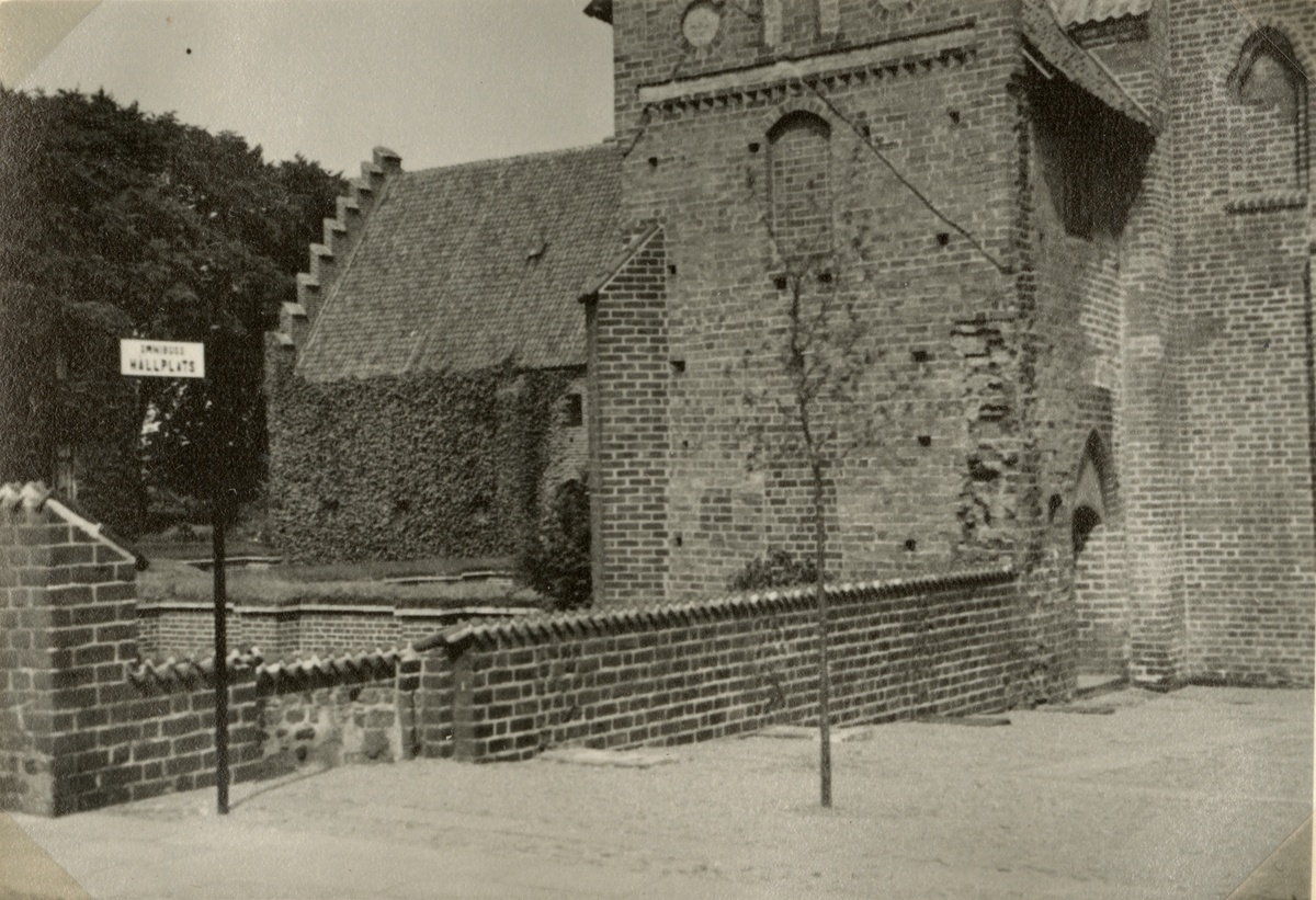 Text i fotoalbum: "Klosterkyrkan i Ystad. "