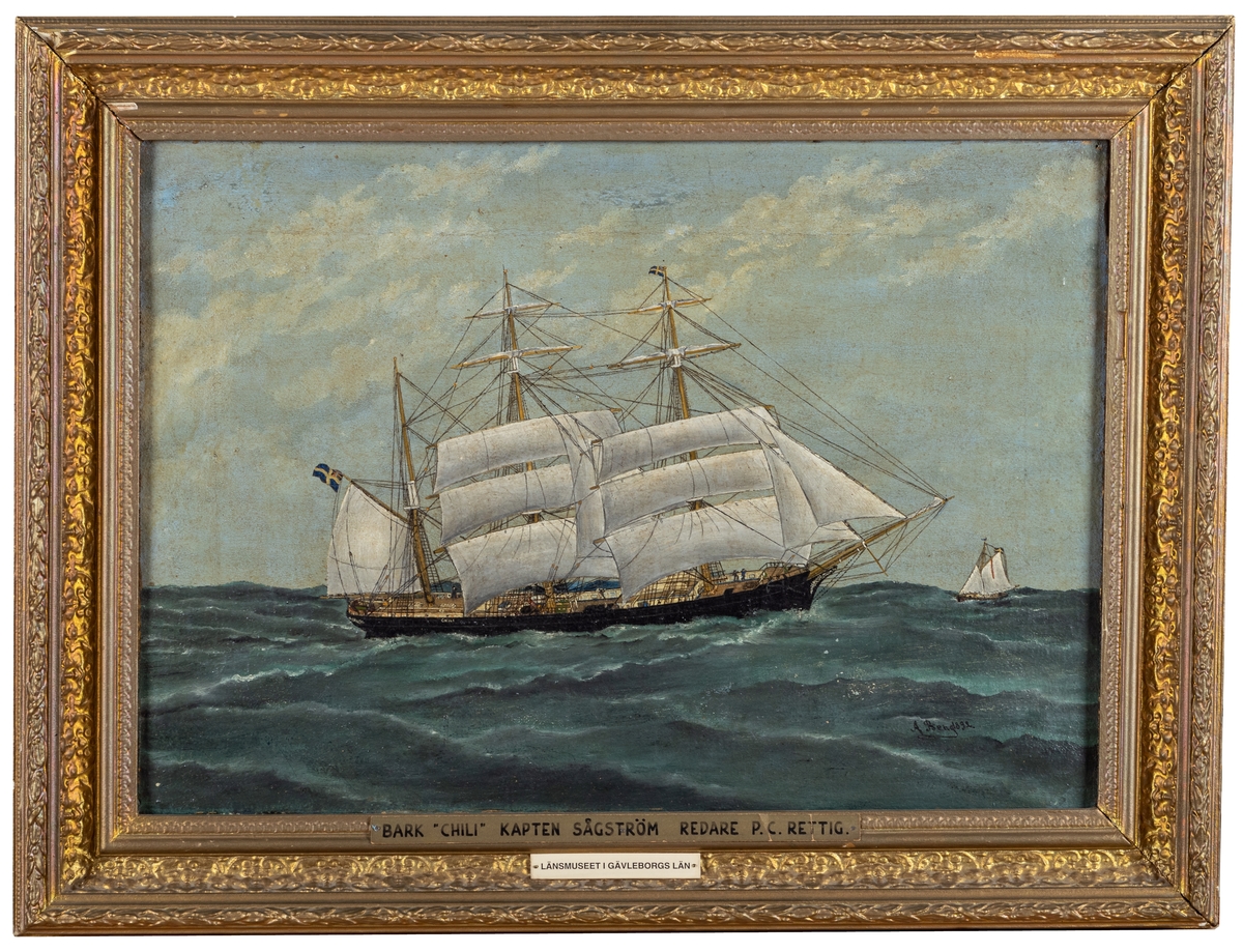 Målning, olja, av barkskeppet Chili, Gefle. Tillhörigt P. C. Rettig & Co. Förd av Kapten Sågström 1879-96 enligt Ingvar Henricsons bok Drömmar om seglande skepp, 2003.