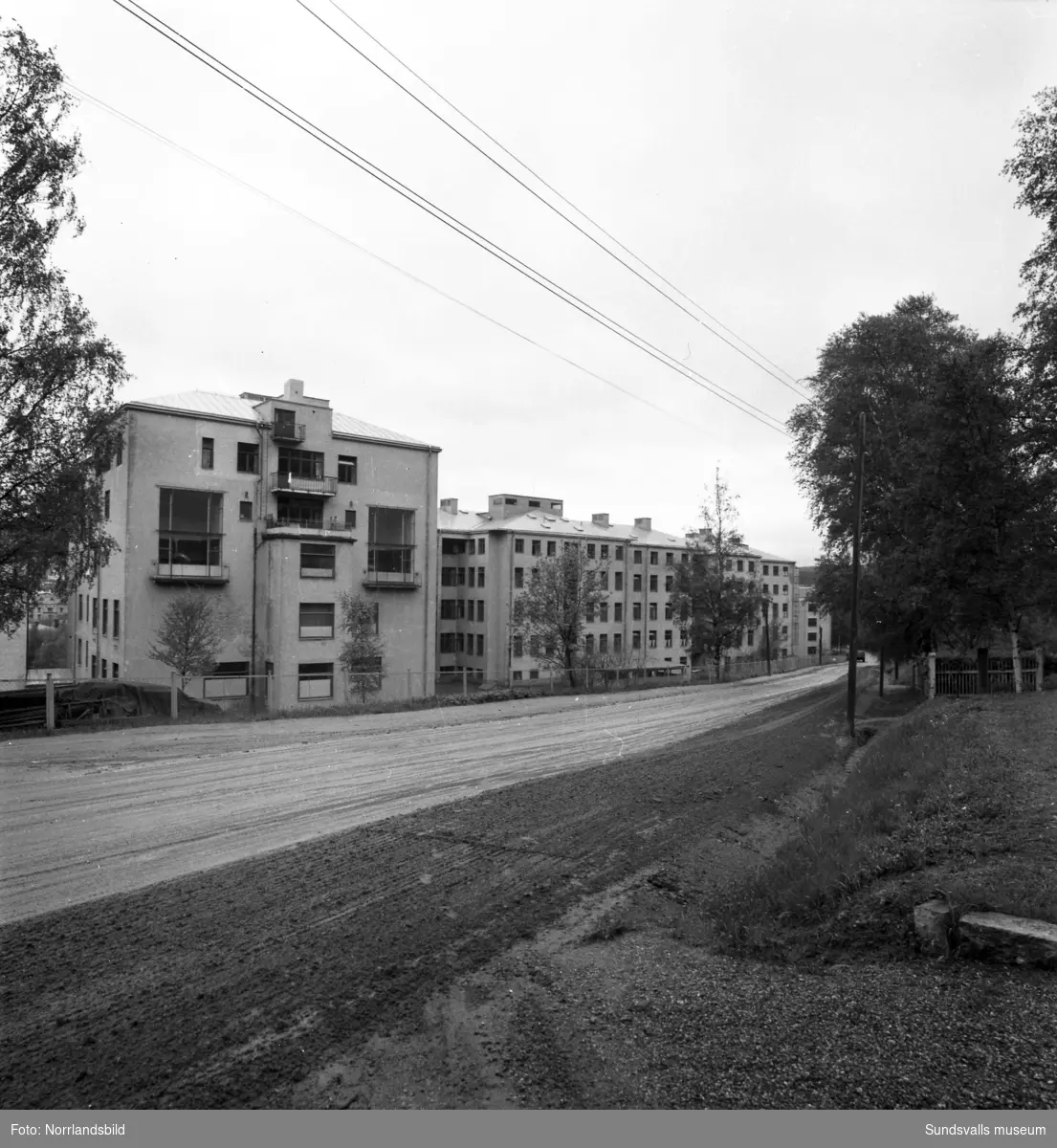 Sundsvalls lasarett på Norrmalm, senare kommunhus. Exteriörbilder från ...