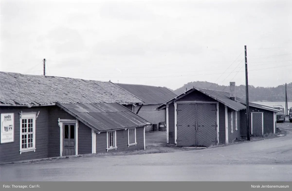 Den tidligere lokomotivstallen og vognhallen til Lillesand-Flaksvandbanen i Lillesand.