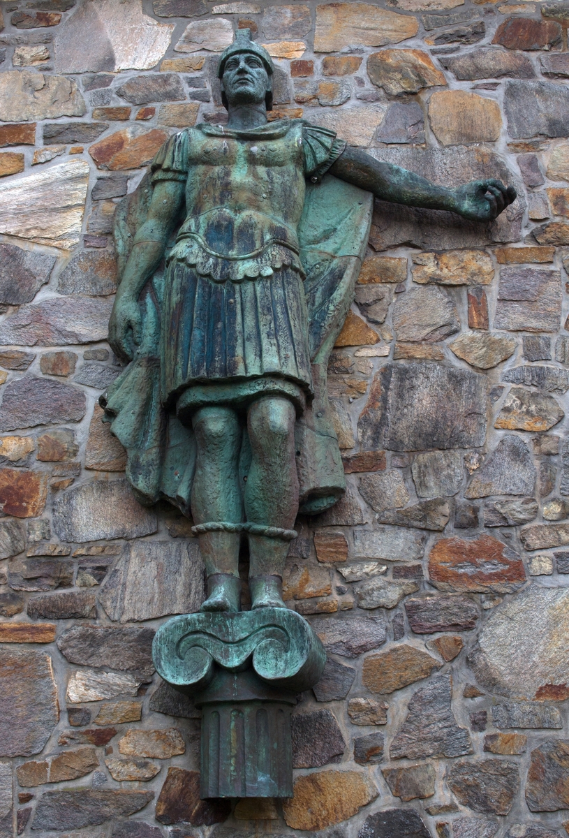 Gallionsfigur av den romerske keiser AURELIAN. Figuren hang i baugen på skipet MT AURELIAN tilhørende Hilmar Reksten.