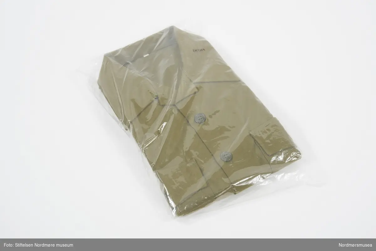 Militærskjorte pakket i plast