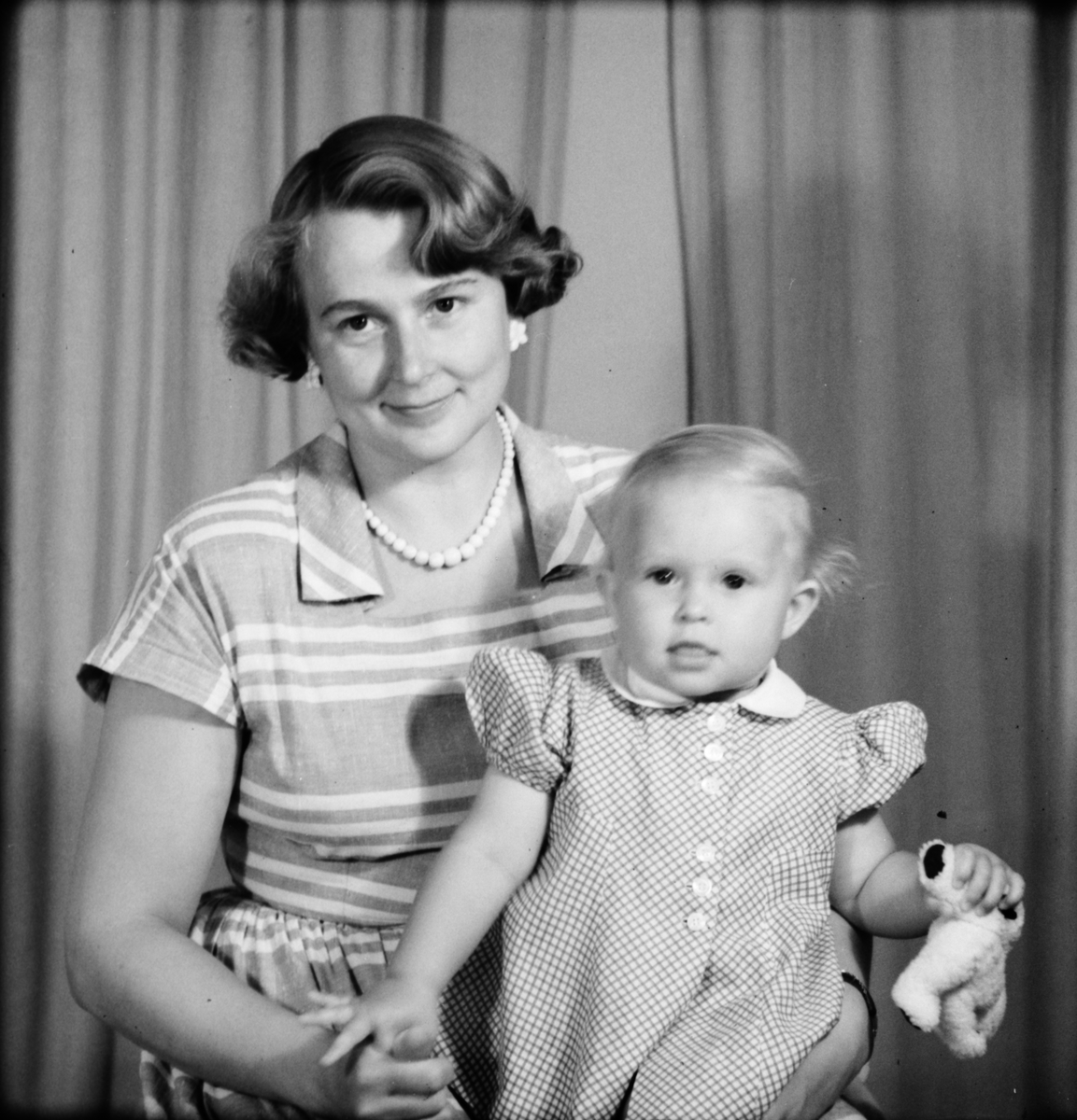 Familjen Bremer från Solängen, Alunda socken, Uppland 1951