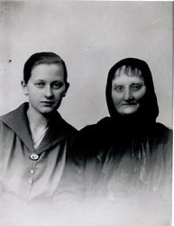 Mor og datter fra Skrolsvik