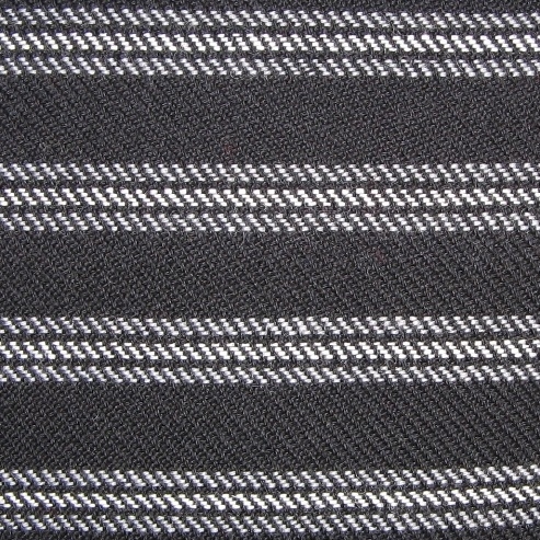 Randigt vävprov till beklädnadstyg vävt i liksidig kypert i svart, grått och vitt kamgarn. Varpen och botteninslaget är svart. Det är två grå ränder med en vit emellan.
Vävprovet har en 38 mm bred fåll i vardera kortsidan. Det är en handfåll i den ena sidan och en maskinfåll i den andra.

Vävprovet med modellnamn Jipegé är formgivet av Ann-Mari Nilsson och tillverkat av Länshemslöjden Skaraborg. Det finns ett vävprov monterat i aluminiumram, se inv.nr. 0041:7 som finns med på sidan 40-41 i vävboken Väv tyger till kläder av Ann-Mari Nilsson i samarbete med Länshemslöjden Skaraborg från 1989, ICA Bokförlag. Tyget är enligt boken lämpligt att använda till jacka eller kjol. I boken finns det ytterligare två färgställningar på ränderna: två blå med en grå mellan och två röda med en gul mellan. Se även inv.nr 0041-0096 ur samma bok.