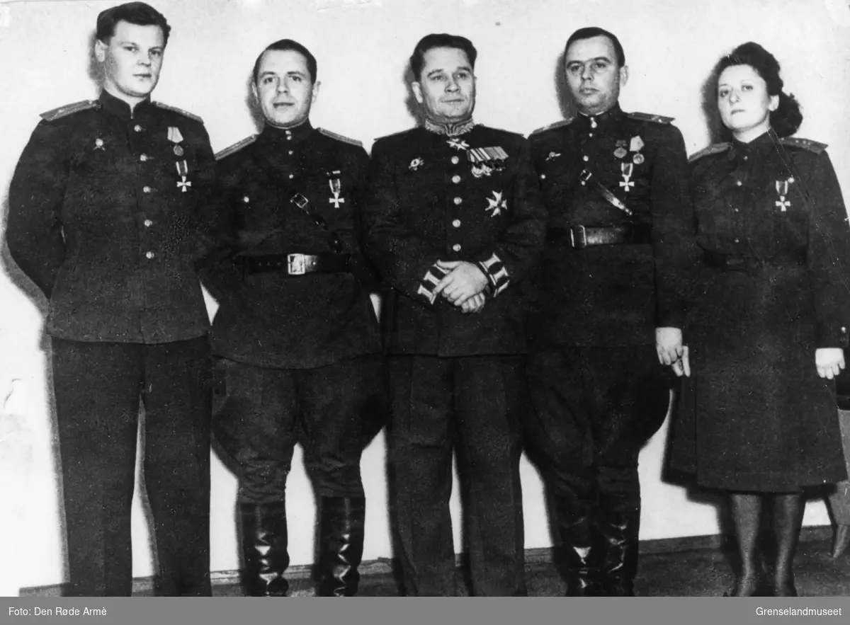 Sovjetiske offiserer og generaler har mottatt norske ordner og medaljer som takk for deres innsats under frigjøringen av Nord-Norge.