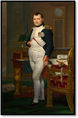 Portrett av Napoleon I Bonaparte i helfigur. Fingrene på den ene hånden er skjult inn skjortebrystet