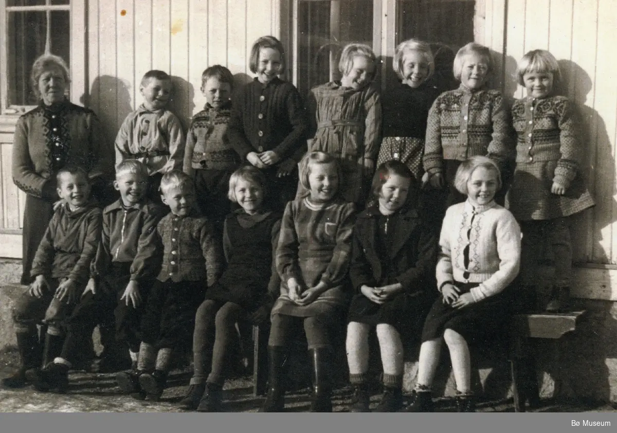 Bø skule 3. klasse i 1945