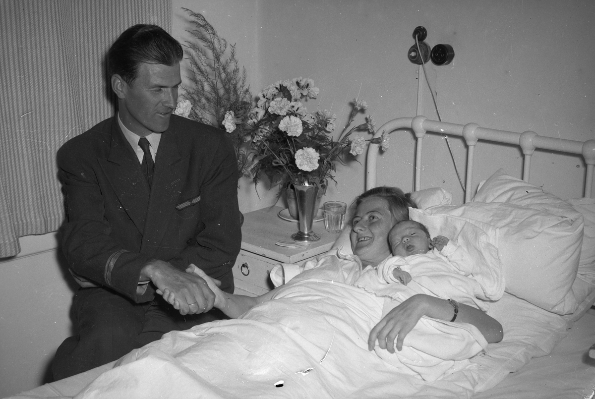 Irene Gautvik med nyfødt baby på E.C. Dahls stiftelse