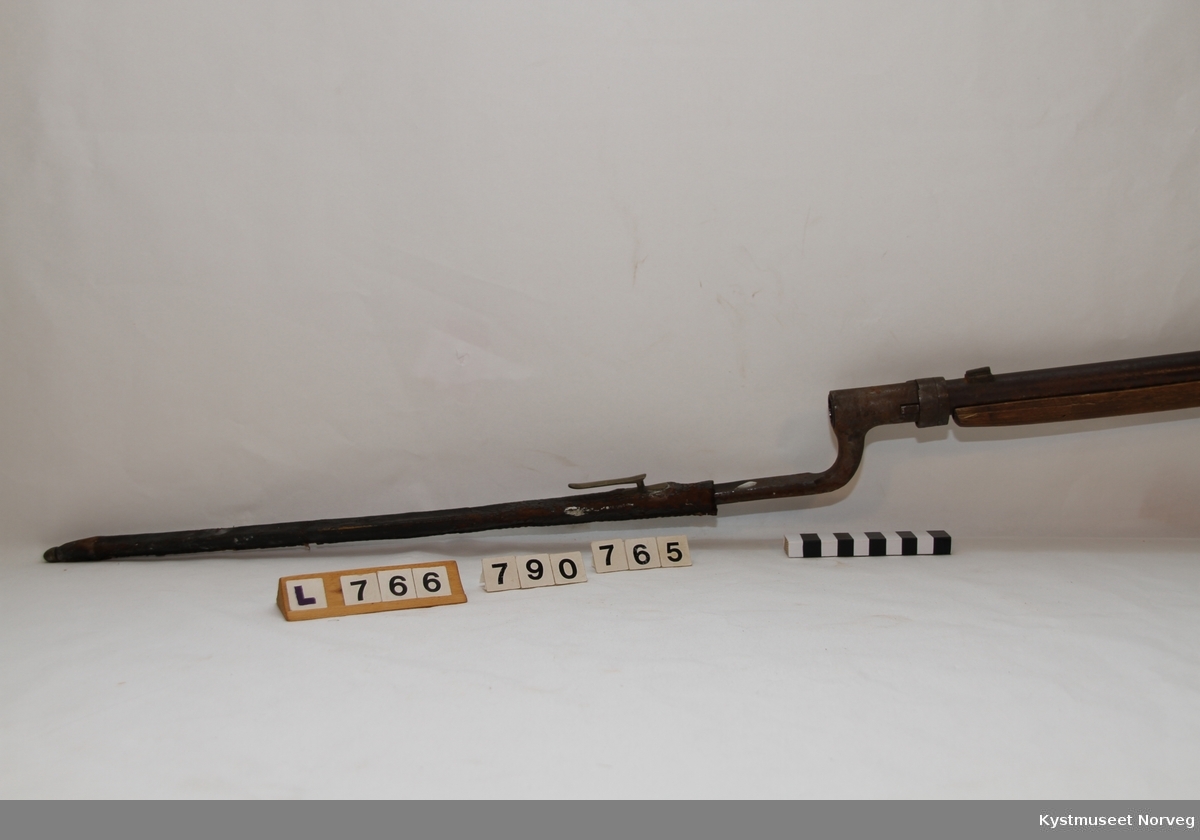 Våpen som var brukt i Miltære.