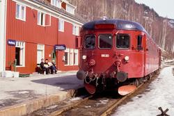 Dieselmotorvogn BM 86 20 med persontog til Kongsberg på Rødb