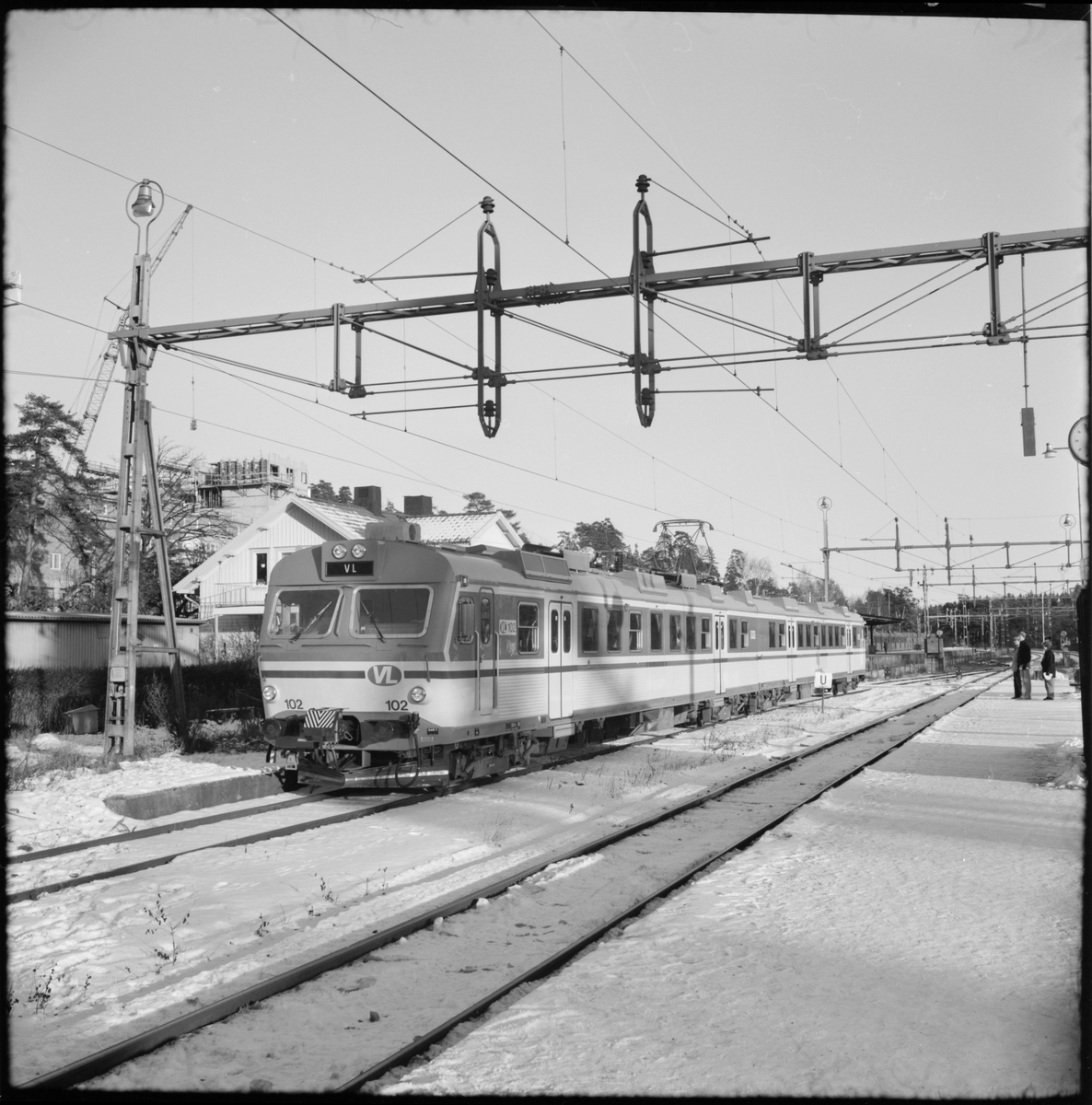 Västmanland Lokaltrafik, VL X10 102 vid Kungsängen station.
