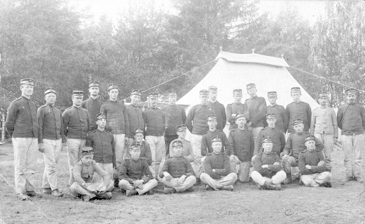 Gardistar på Gardermoen i 1905.