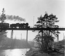Damplokomotiv type 30a med persontog fra Hønefoss til Dramme