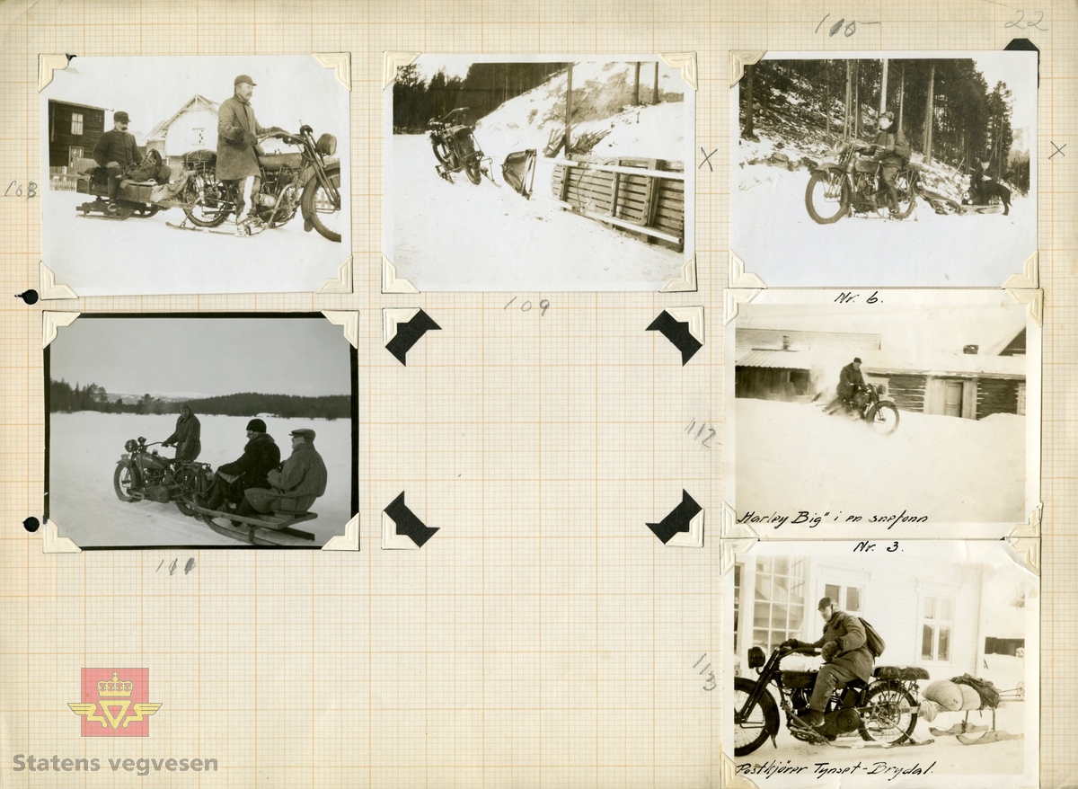 Påskrevet på bilde: "Postkjører Tynset-Brydal."
Harley Davidson kom i to utgaver: Model F med magnettenning og Model J med coiltenning. 
Fra "Bilen i Norge 1918-1940", av Bård Toldnes side 18 står følgende: "Motorcyklekjøring om vinteren. Hvis det er noget der heter  motordilla saa lider de fleste mandfolk på Vestoplandene av den. Her er det i den senere tid solgt et utal av biler og motorcykler. Ja, bare av "Harley Davidson" motorcykler er der i 1919 solgt ca. 60 stk. av repræsentanten  paa Gjøvik. "
Bilde 2) D 797 går igjen på to av Harley Davidson syklene, trolig av samme årgang, 1919 modell. 
Statens vegvesen kan ha gått til anskaffelse av et parti slike sykler til bruk i amtene/fylkene for veioppsynsfolk. 
Ref. til artikkel i  "Meddelelser fra Veidirektøren", Nr. 39-okt. 1923. "Vinterkjøring med motorsykkel", av avdelingsingeniør Thor Larsen. Hedmark fylkes veivesen. 
Refererer til artikkel i "Meddelelser fra Veidirektøren", Nr. 10- og Nr. 11-1931: "Snerydningen på våre veier vinteren 1930-1931".