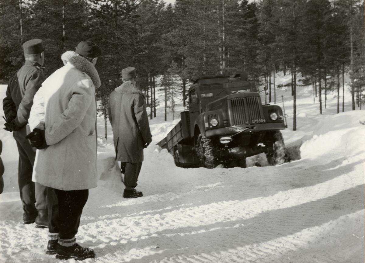 Prov med lastterrängbil 939 vid Arméns motorskola. Vinterprov i Sveg i mars 1962.