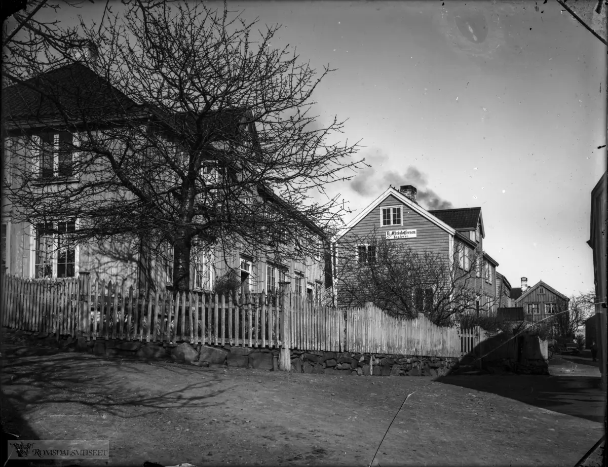 f.v:.hus nr 149 Dahlgården, Nannestadgården, Hoffmanngården..hnr 150 Mordalgården, Christoffersengården.