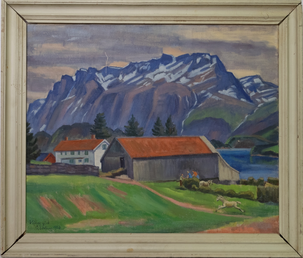 Bakpå har Gunnar Wefring skrevet "Vefring gård, Vefring i Sunnfjord. Mine fedres slektsgård fra uminnelige tider til ca 1855"