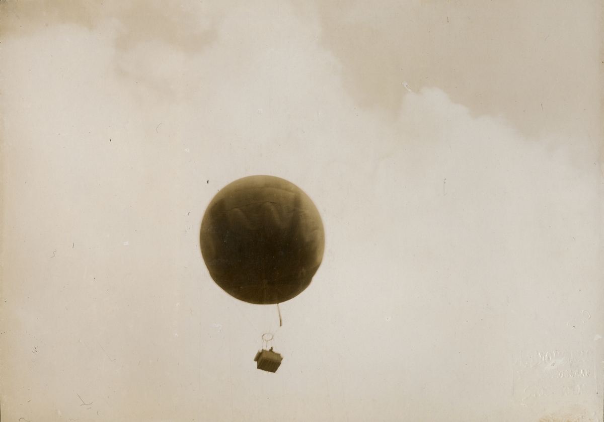 Luftballong i luften.