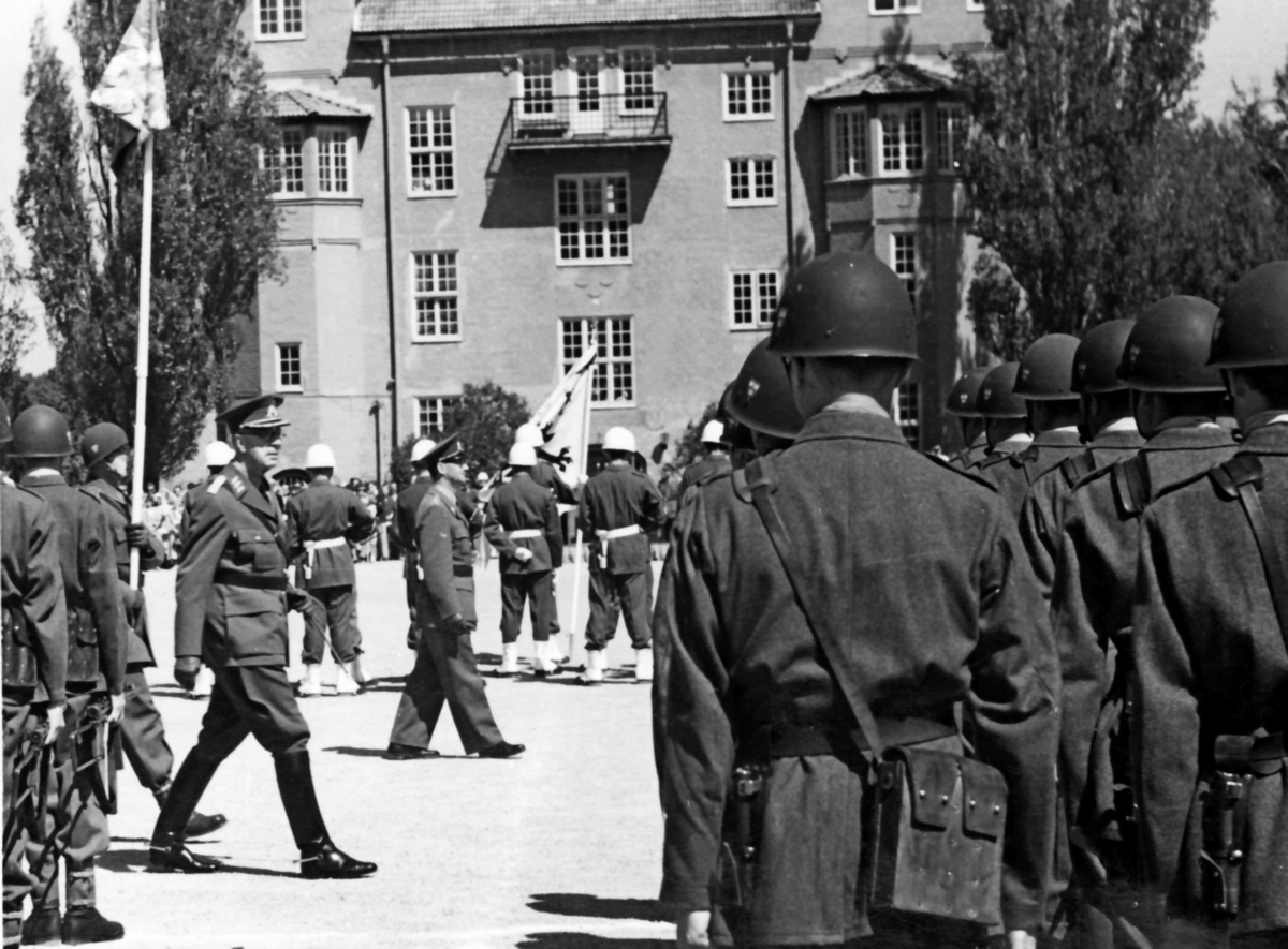 Fanöverlämning den 7 juni 1958

HM Konungen visiterar regementet.