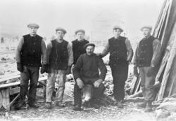 Persongruppe på seks menn, arbeid ved Lesjaskog stasjon.
