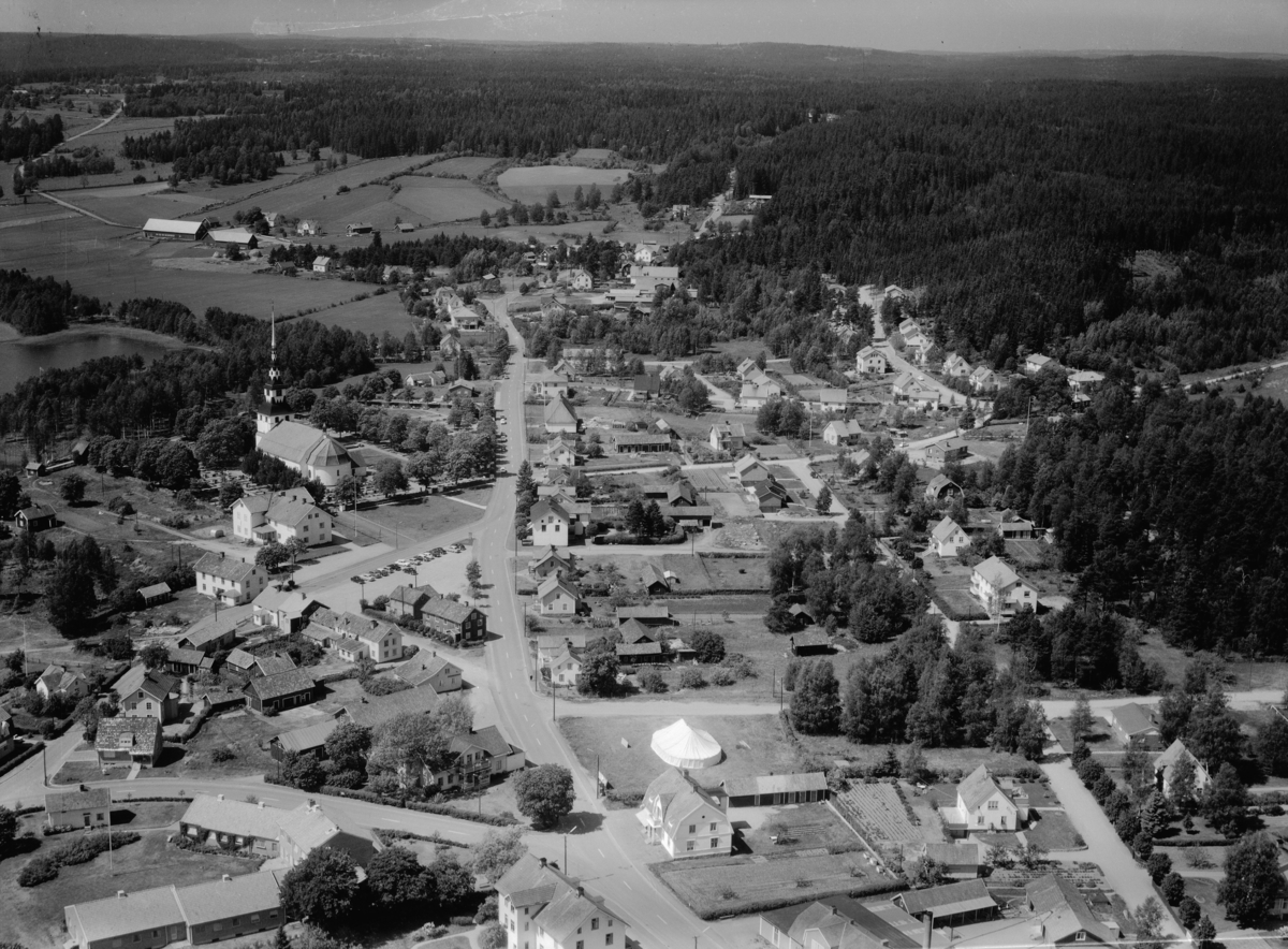 Flygfoto över Ingatorp i Eksjö kommun, Jönköpings län. 763/1964
