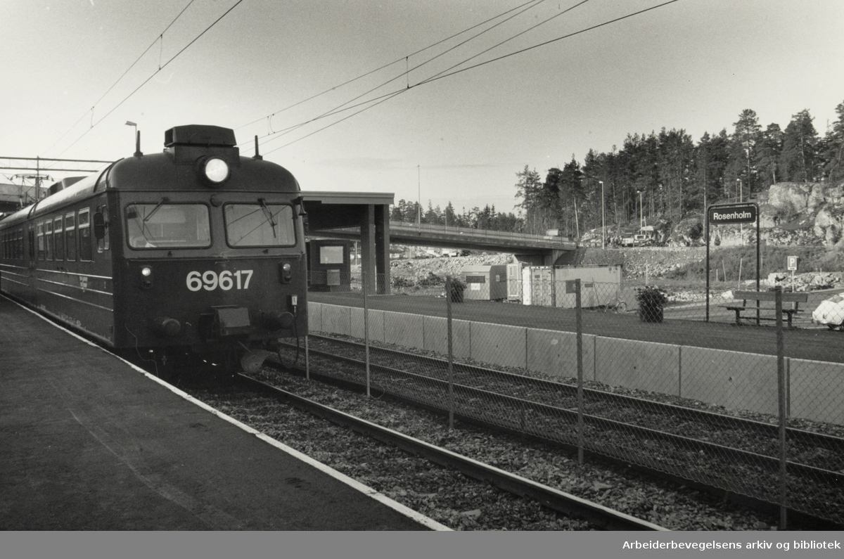 Rosenholm. NSB, Oslo og Oppegård satser sammen på Park and Ride-stasjonen Rosenholm. September 1988