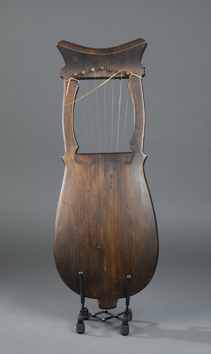 Lyre - Sigdal Museum / DigitaltMuseum