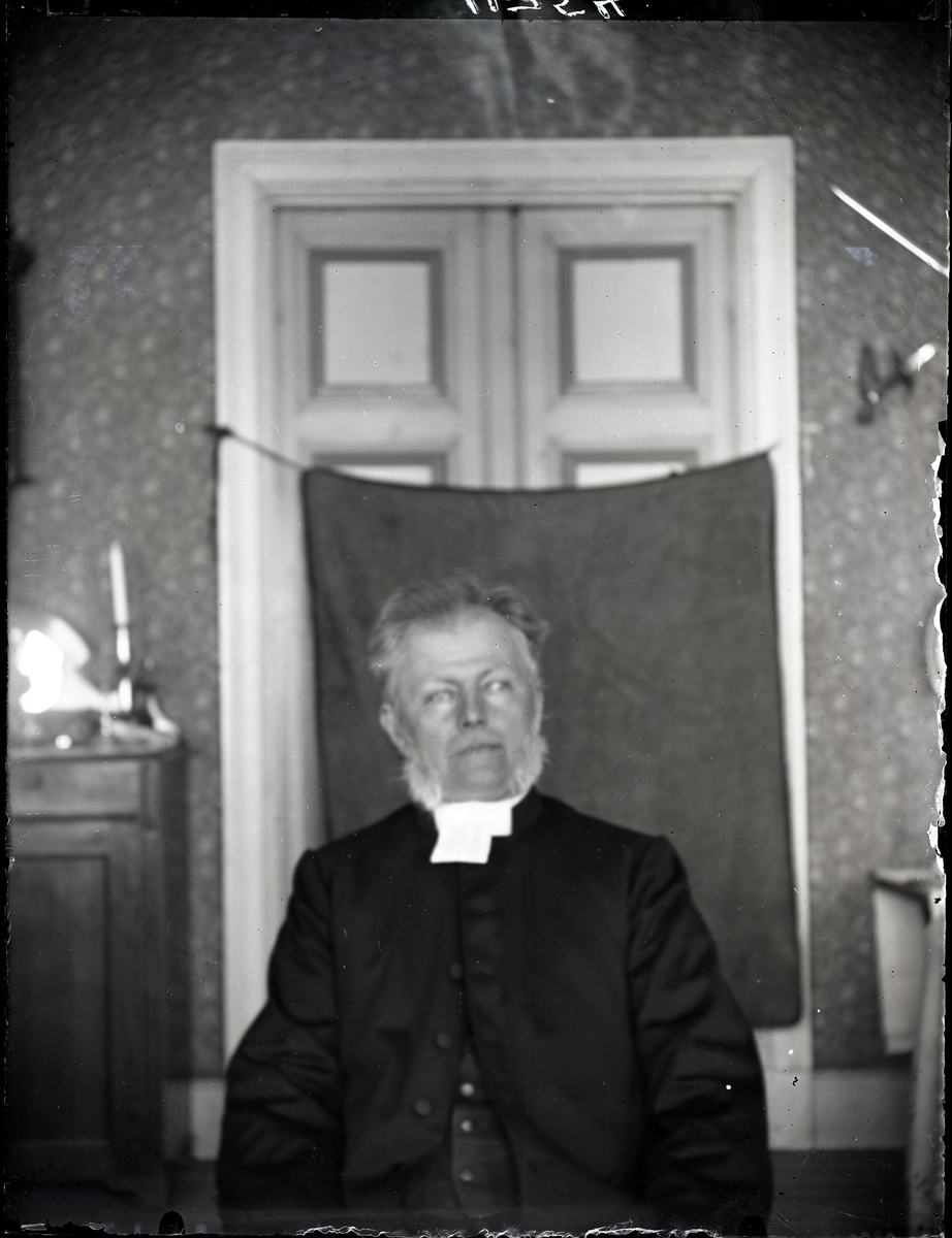 Kyrkoherde Mellgren år 1898, Lillhärad.