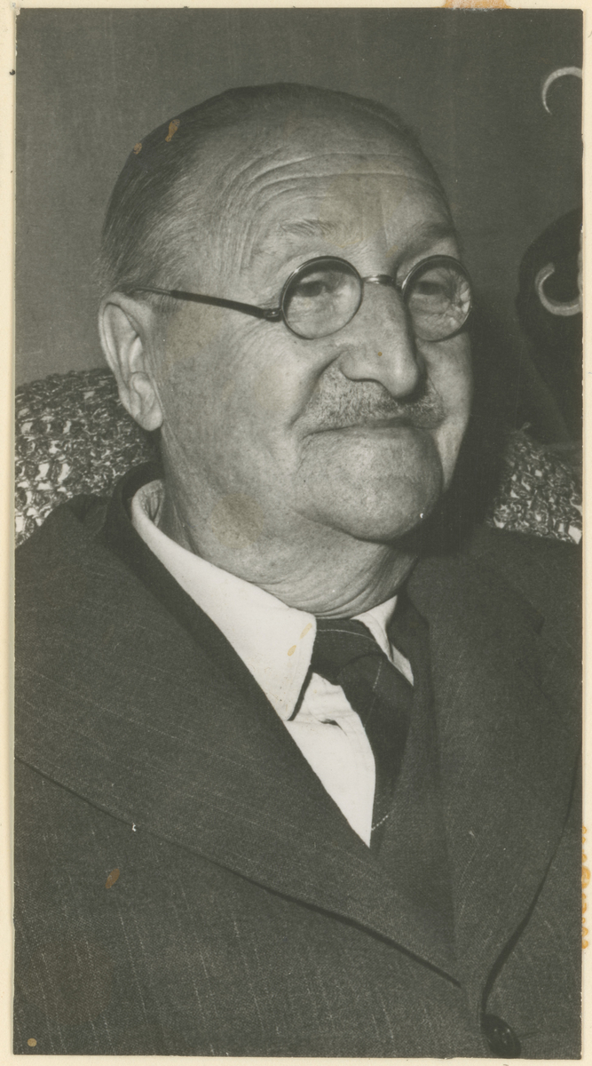 Portrettfoto, ca. 1960.

Chr. Bakkerud, faktor i Moss Avis.