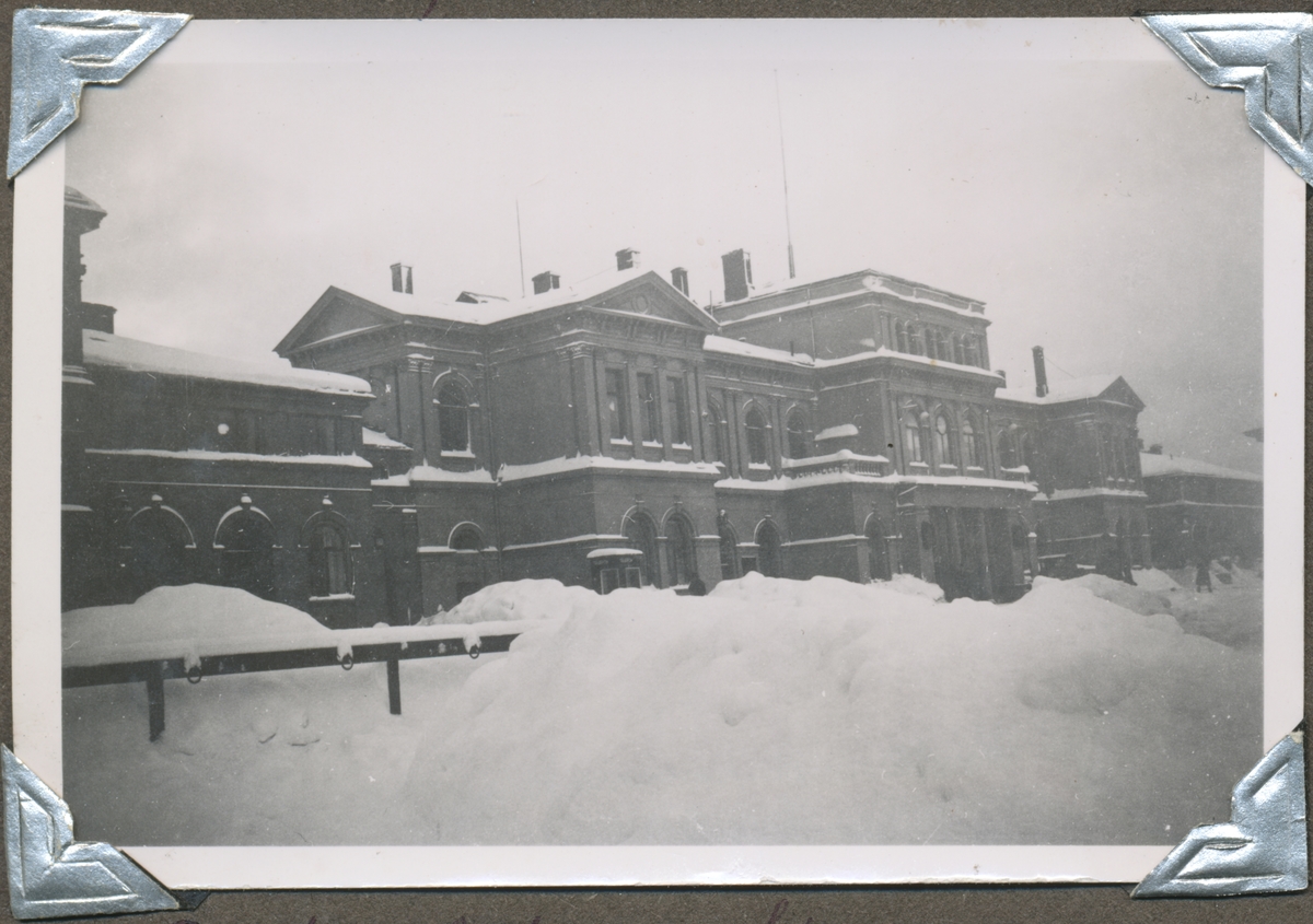 Jernbanestasjonen i Trondheim en vinterdag i 1940.