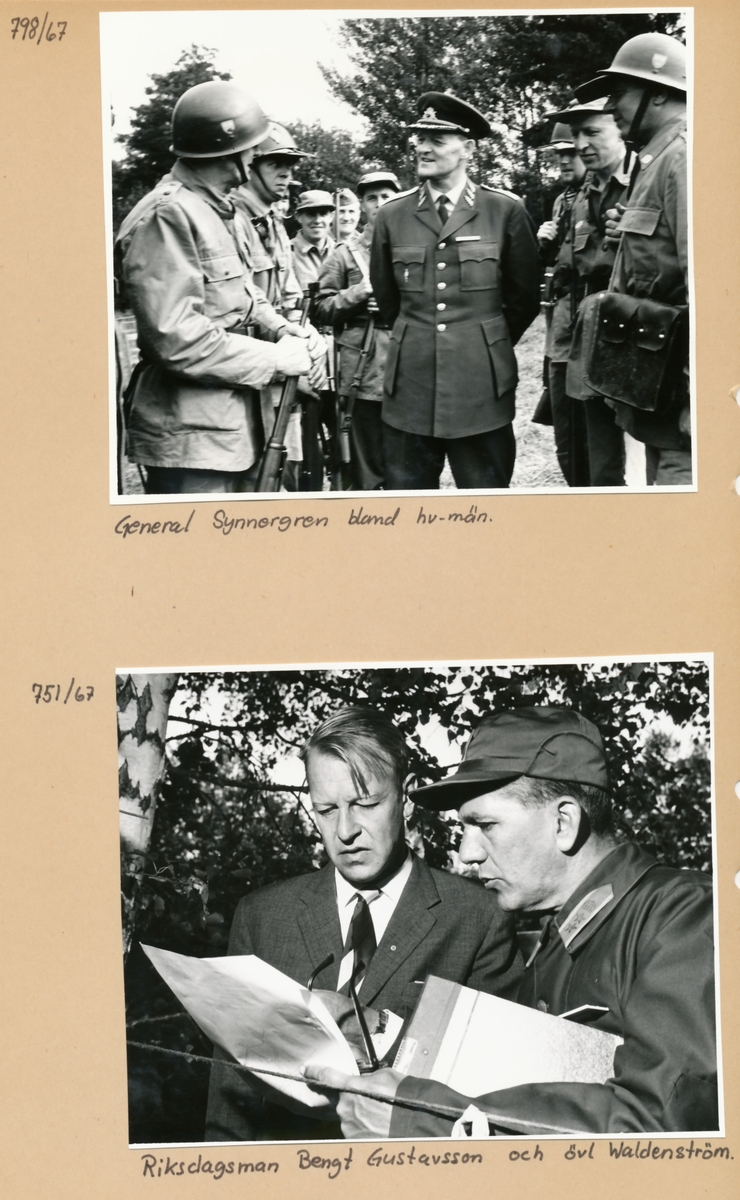 Rikshemvärnstävlingen 1967, sid 10

Bild 1. General Stig Synnergren bland Hv-män

Bild 2. Riksdagsman Bengt Gustavsson och överstelöjtnant Waldenström.
