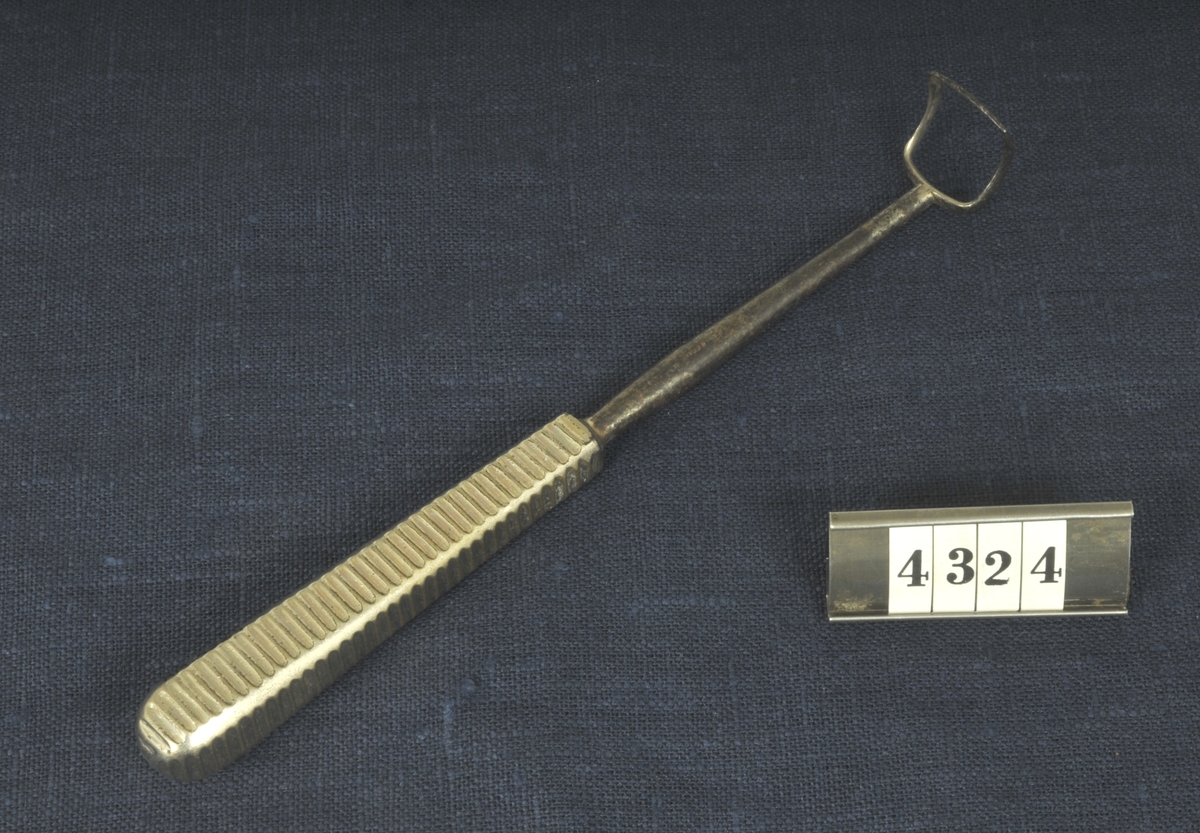 Kirurgiskt instrument, rundkniv, från 1900-talets första del. Har använts vid militära sjukhus.