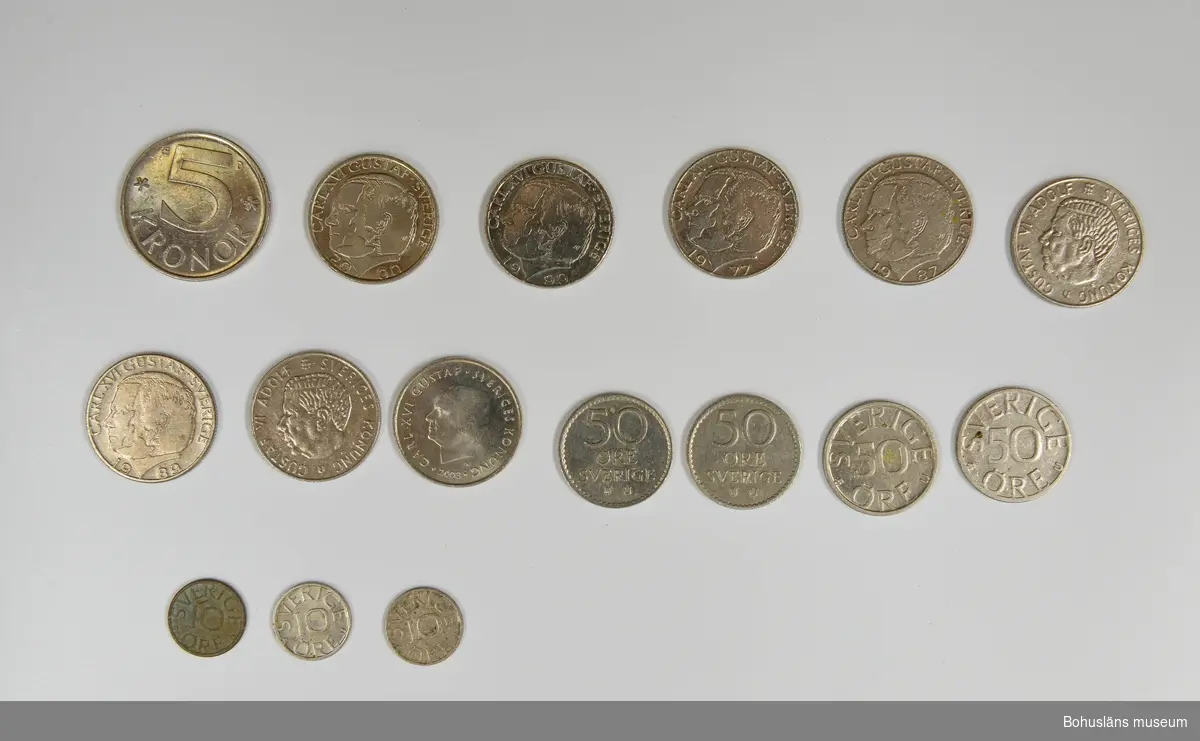 16 mynt i små valörer,