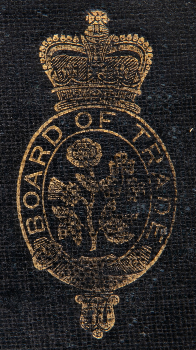Sjöfartsbok. "Certificate of Discharge".
Mörkblå Pärm med märke och text "CONTINUOUS CERTIFICATE OF DISCHARGE" och "No 131 465". Pärmen har en rektangulär öppning fram genom vilket namnet "John Löthman" syns.