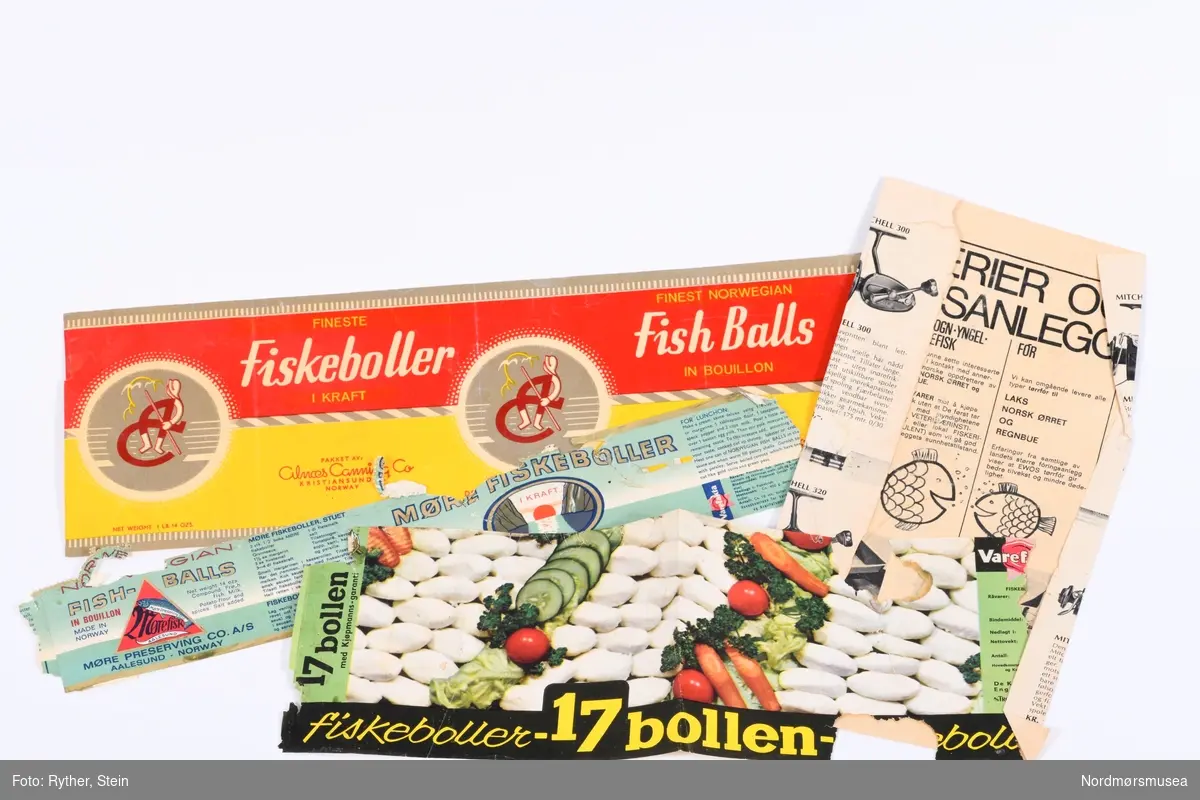 Ideforslag til utforming av en ny etikett for produktet "Fiskeboller i kraft" hos Alnæs Canning. Originaltegningene fra grafiker følger også med.