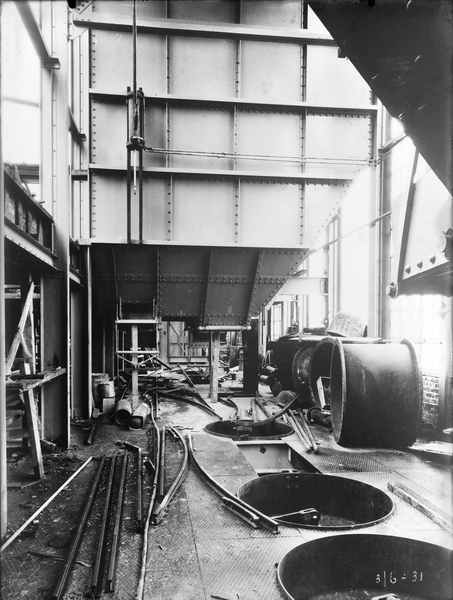 Smelteverket på Thamshavn. Innvendig i fabrikken.