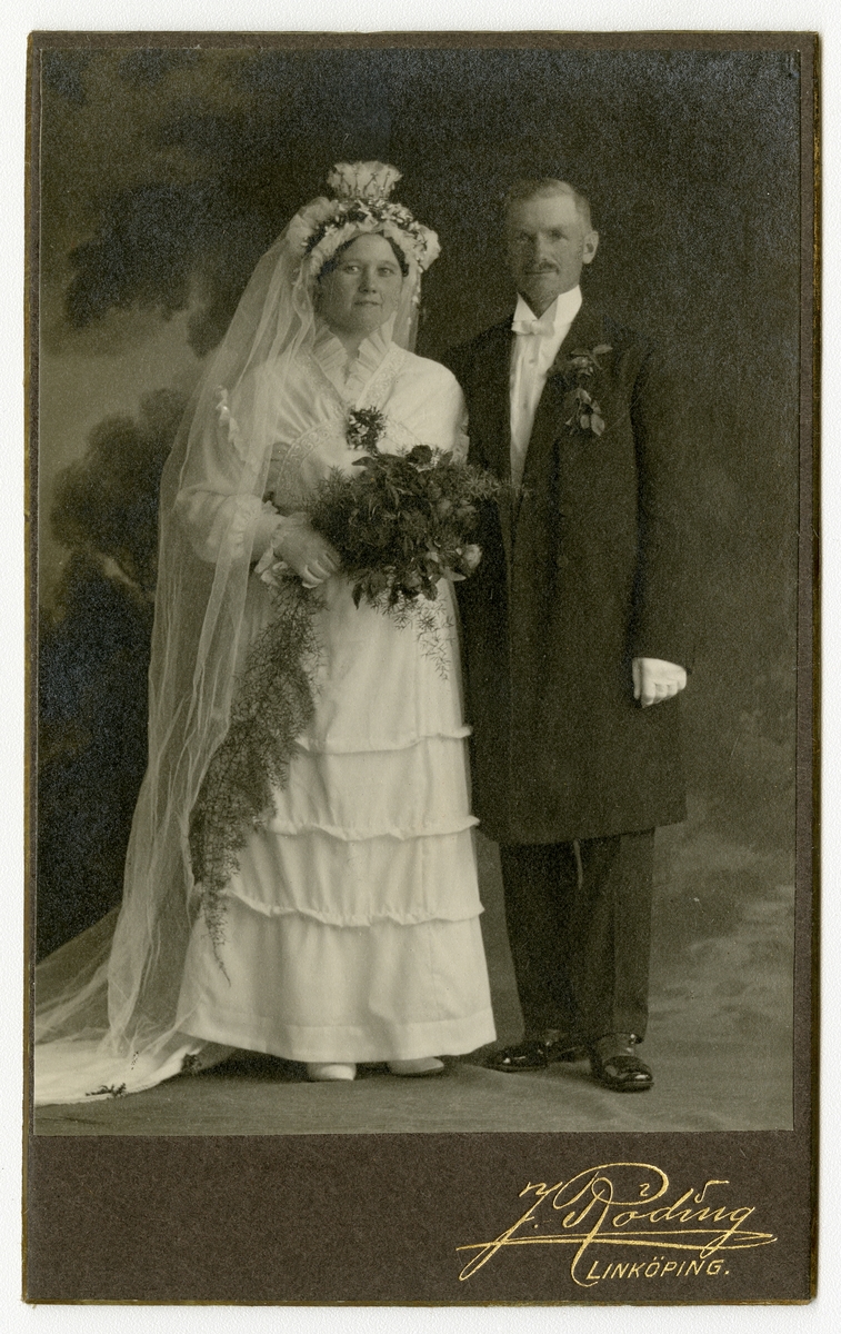 Bröllopsfoto av David Svensson och Selma Schwartz, 1916.