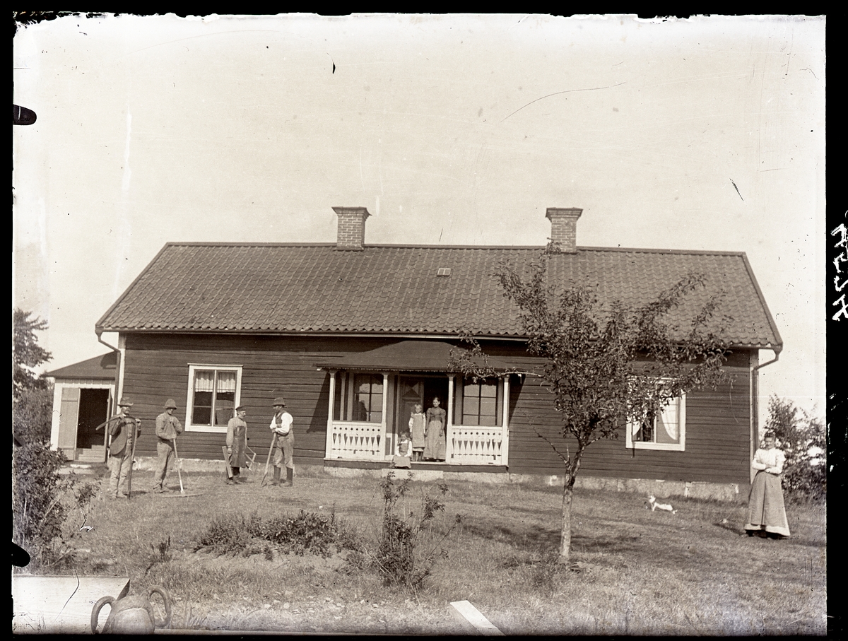 Lillhärad sn, Västerås kn. Skävsta.
Uhrmans parstuga i Skävsta. C:a 1900-1910.