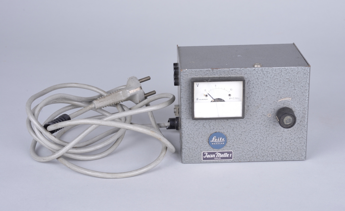 Vekselstrømstranformator, produsert av Ernst Leitz GMBH Wetzlab i Tyskland.