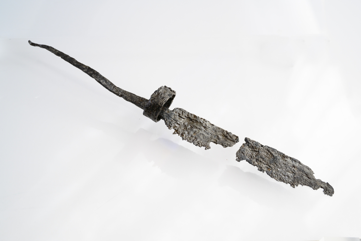 Vapenkniv av järn från mitten av 1500-talet.