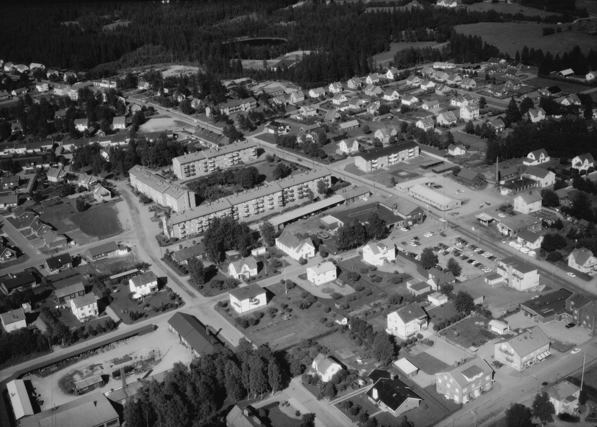 Flygfoto över Smålandstenar i Gislaveds kommun. Jönköpings län 345/1968